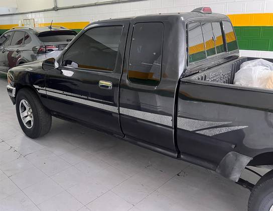 TOYOTA HILUX 2.4 4X2 CS 8V GASOLINA 2P MANUAL TOYOTA HILUX 2.4 4X2 CS 8V GASOLINA 2P MANUAL